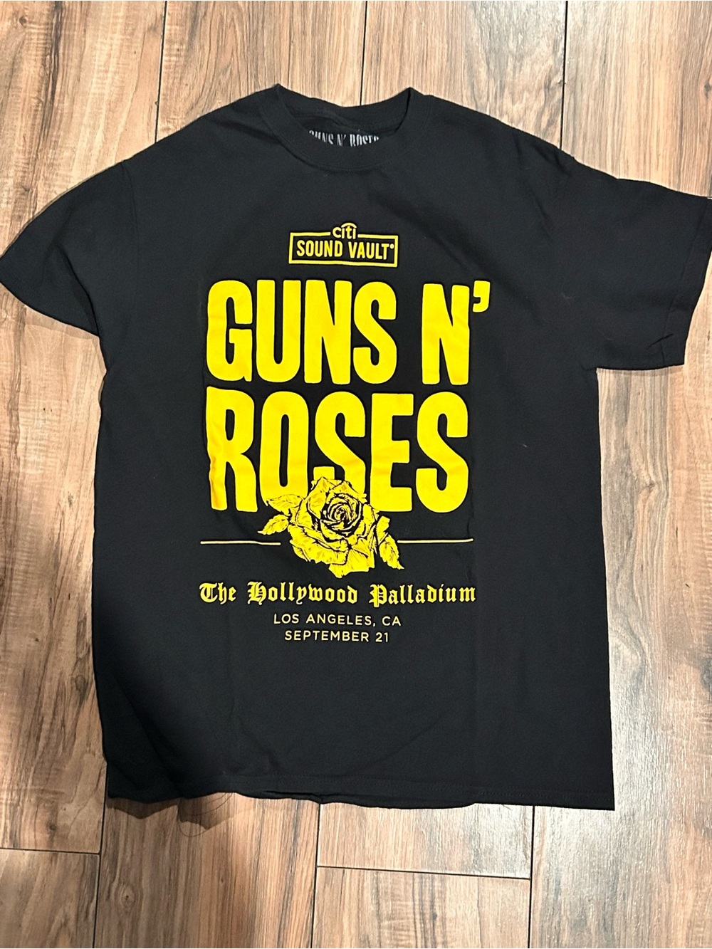 Guns N' Roses Graphic Short Sleeve Tee - Black/Yellow